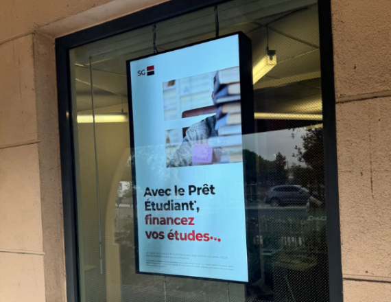 Installation de Porte Affiche