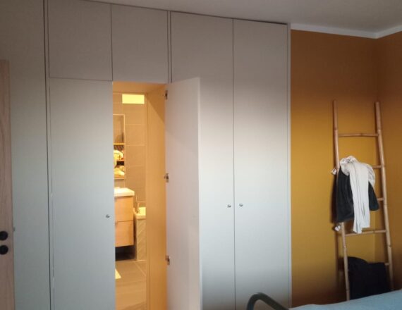 Placard accès salle de bain